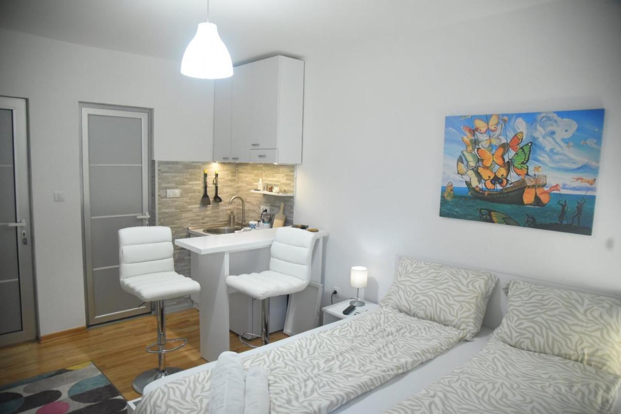 Dekart 2 Apartment Ni Exterior foto