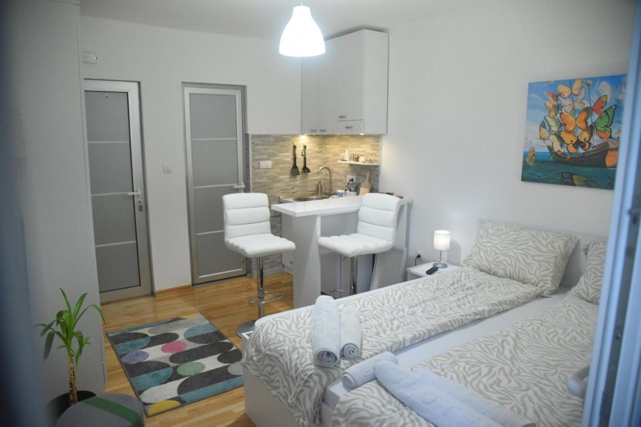 Dekart 2 Apartment Ni Exterior foto