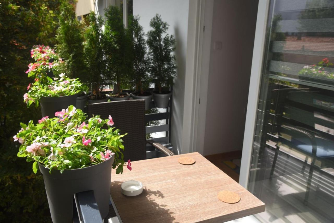 Dekart 2 Apartment Ni Exterior foto